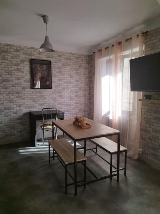 Jolie Maison De Bourg Tout Equipee 10Km D'Ambert Saint-Amant-Roche-Savine Bagian luar foto