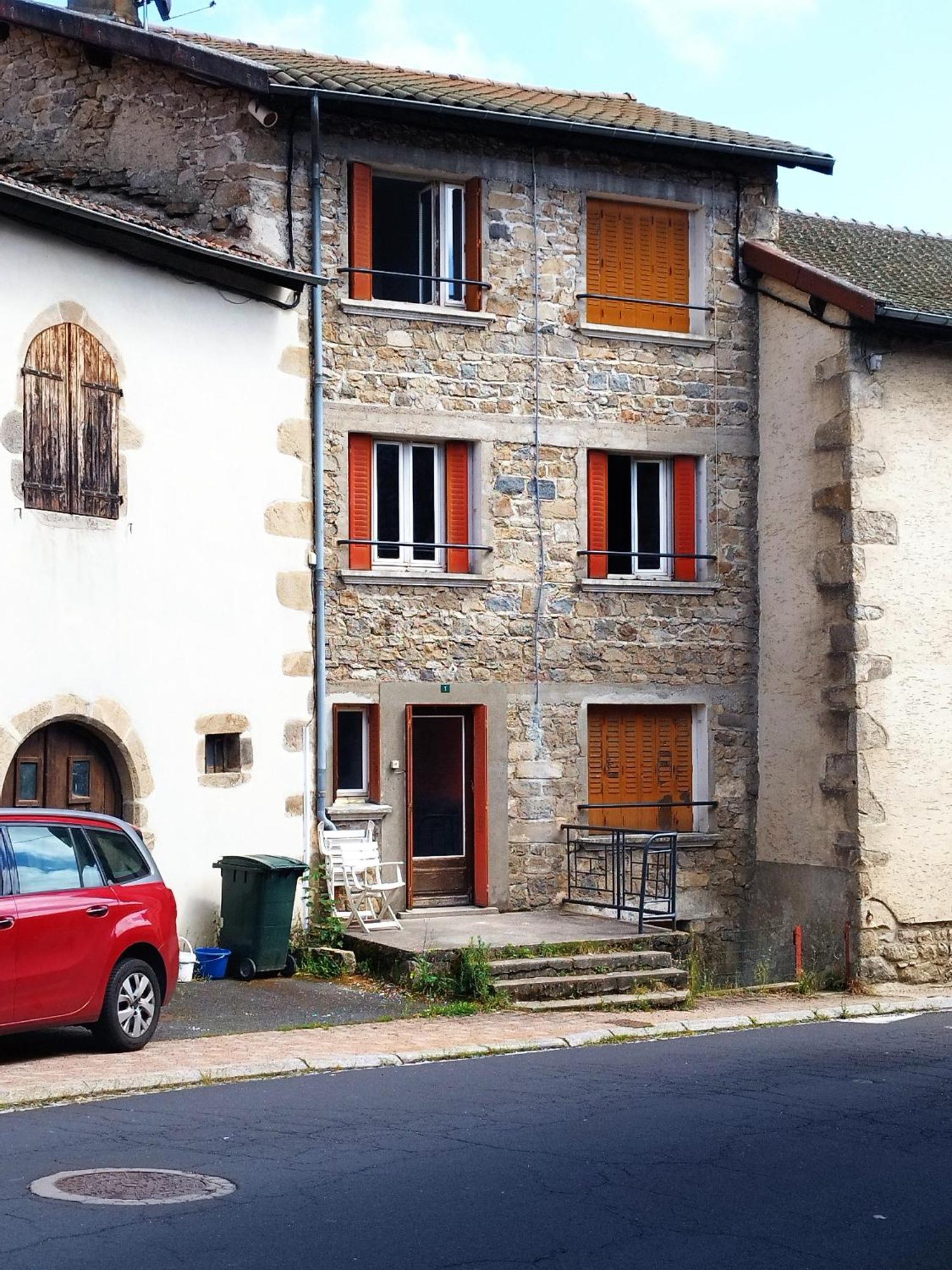 Jolie Maison De Bourg Tout Equipee 10Km D'Ambert Saint-Amant-Roche-Savine Ruang foto